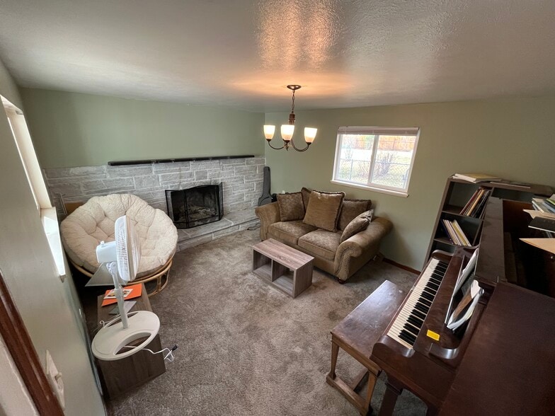 Family room - 3226 Gladiola Dr