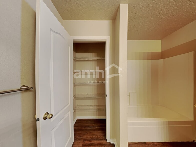 Building Photo - 9517 W Shelborne Dr