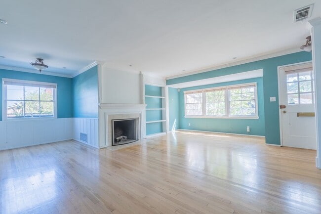 Building Photo - Beautiful 3 bed 1 bath house