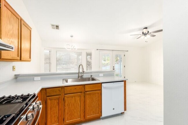 Building Photo - 1225 E Artesian Way