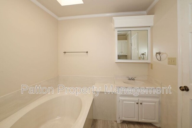 Building Photo - 21 Edgewood Ln