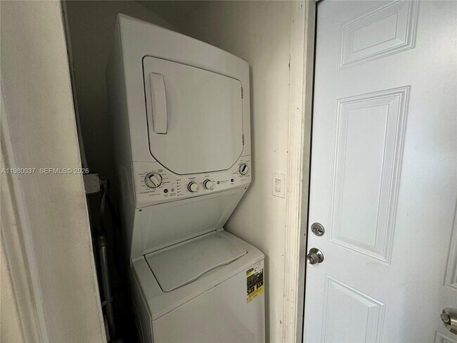 Building Photo - 148 NW 14th Way