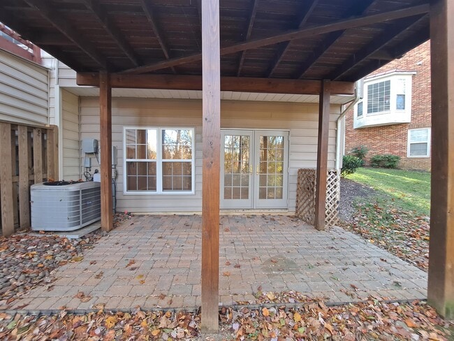 Building Photo - 7738 Heritage Woods Way
