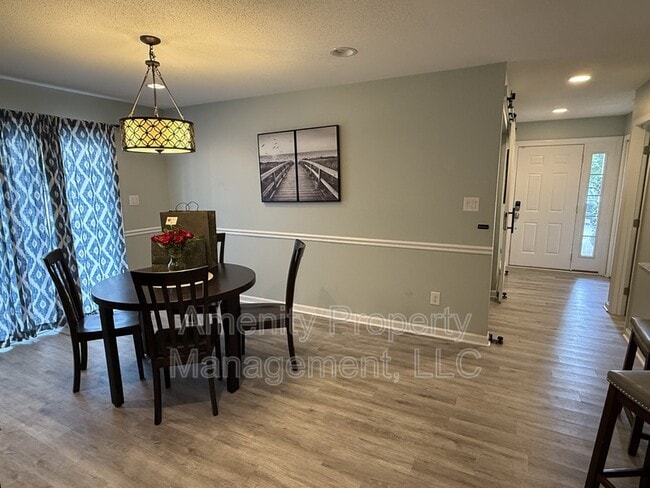 Building Photo - 749 Linden Ct