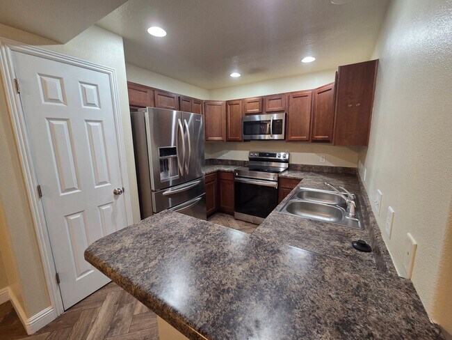 Building Photo - All new paint - super clean and move in ready.