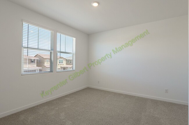 Building Photo - Pet Friendly 5 bed/3 bath in the Hawes Crossing Community of East Mesa