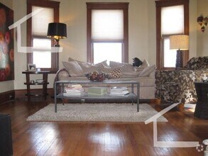 Building Photo - 9/1 Spacious 3BR with balcony, w/d in unit...