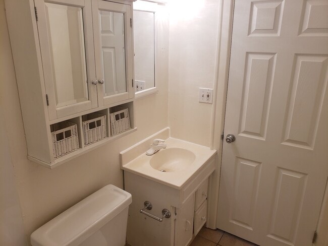 Building Photo - 302 Miles Ave