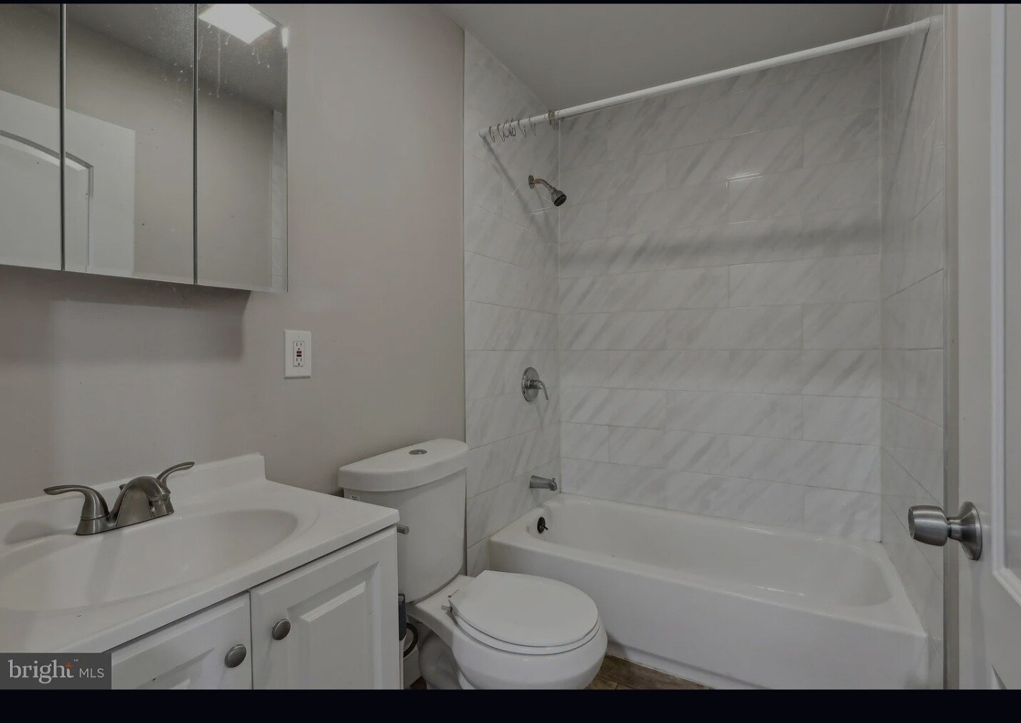 Building Photo - 5425 Ridgewood St