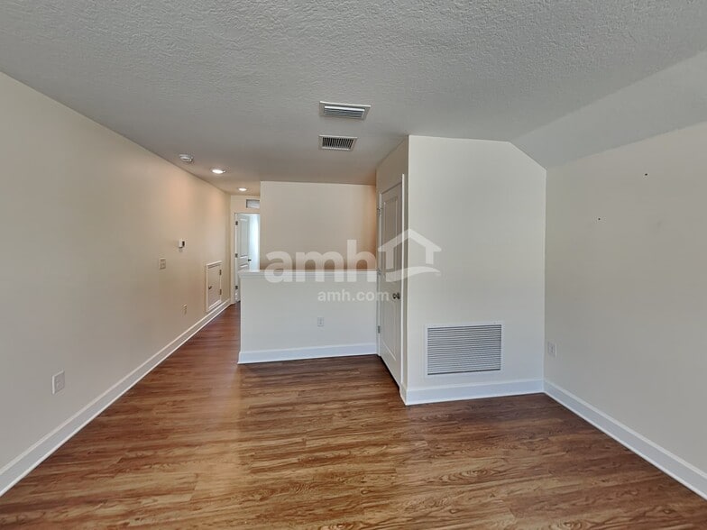 Building Photo - 347 Pine Terrace Dr