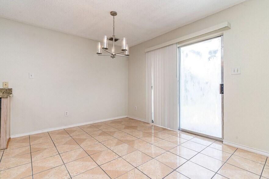 Building Photo - 1810 Cedar Ridge Dr