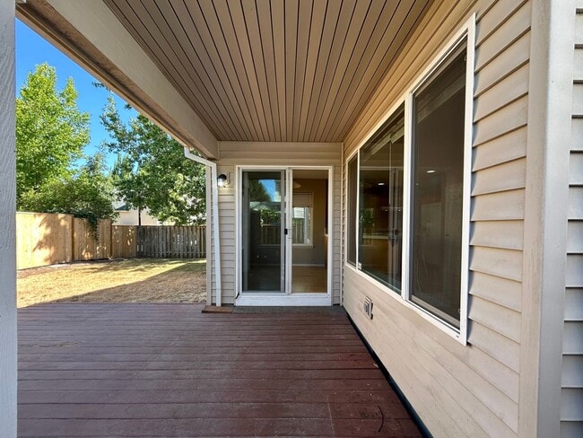 Building Photo - Gorgeous 4 Bed, 2.5 Bath House!