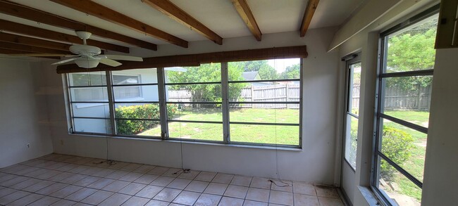 Building Photo - 1329 Fairfield Dr
