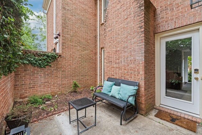 Building Photo - Newly Remodeled Townhome in Fourth Ward – ...