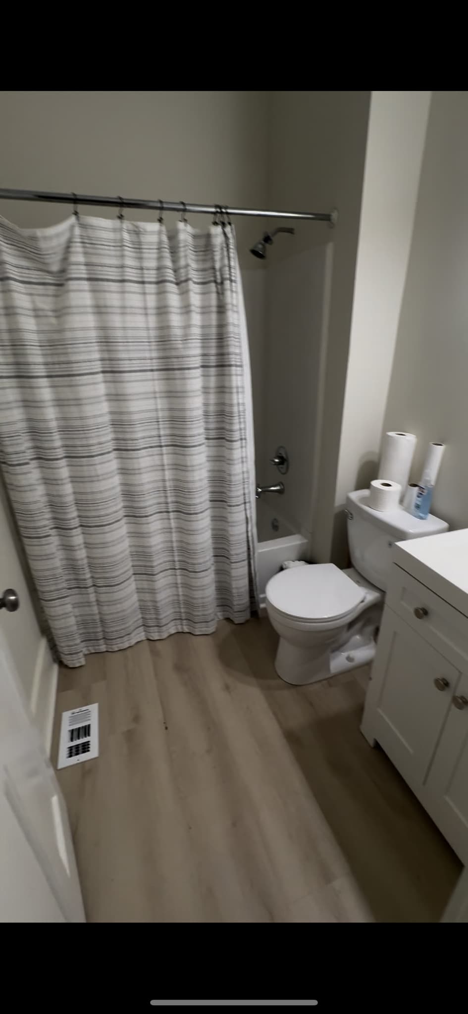 Bathroom - 2006 Cherry St