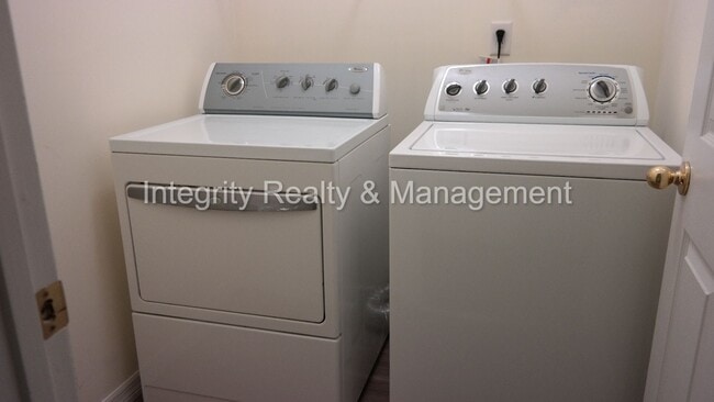 Building Photo - 3-bedroom townhome in Jacksonville