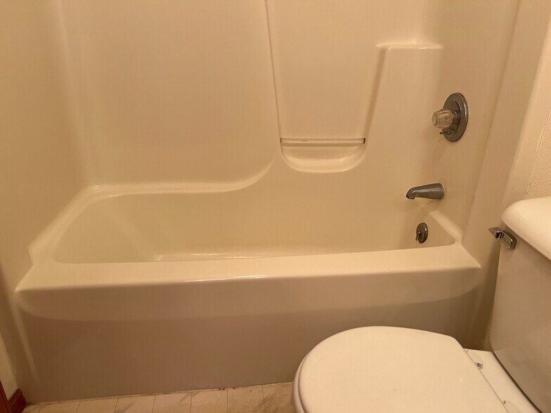 Building Photo - 1105 Heritage Ct