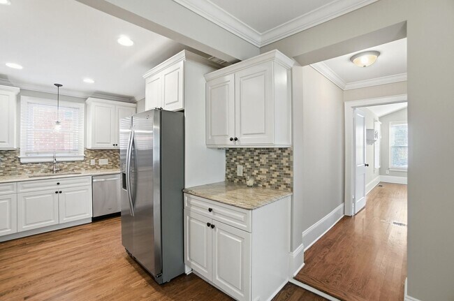 Building Photo - Historic Wesley Heights Home | Walkable to Uptown | 2 Primary Suites