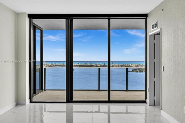 Building Photo - 700 NE 24th St