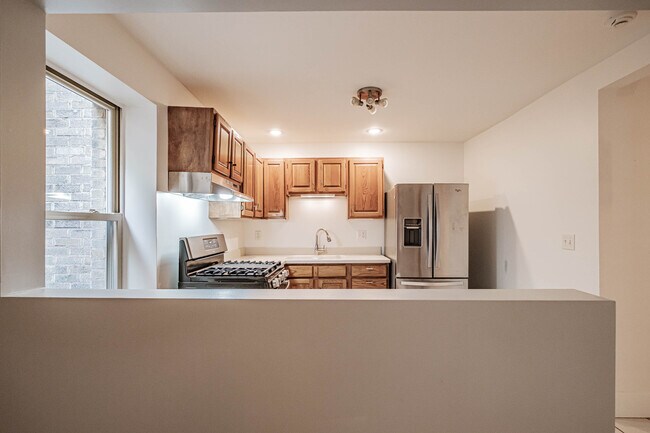 Building Photo - 197 Pine St