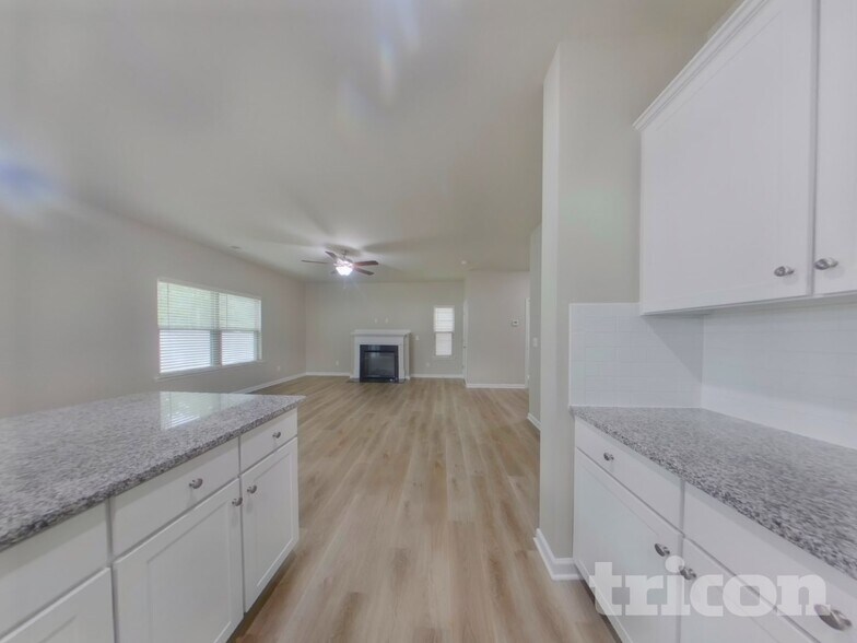 Building Photo - 119 Spring Knoll Dr