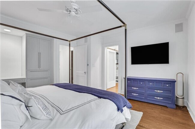 Building Photo - 355 8th St NE