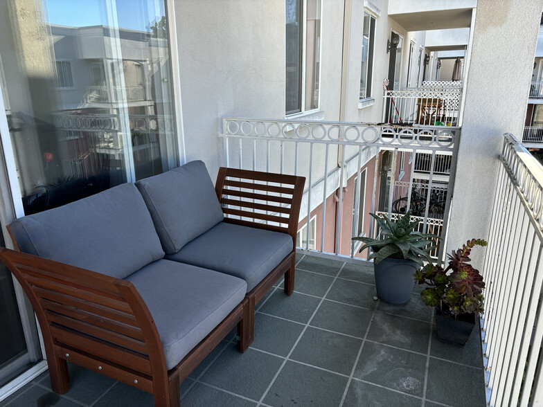 Private balcony with city views - 3740 Santa Rosalia Dr