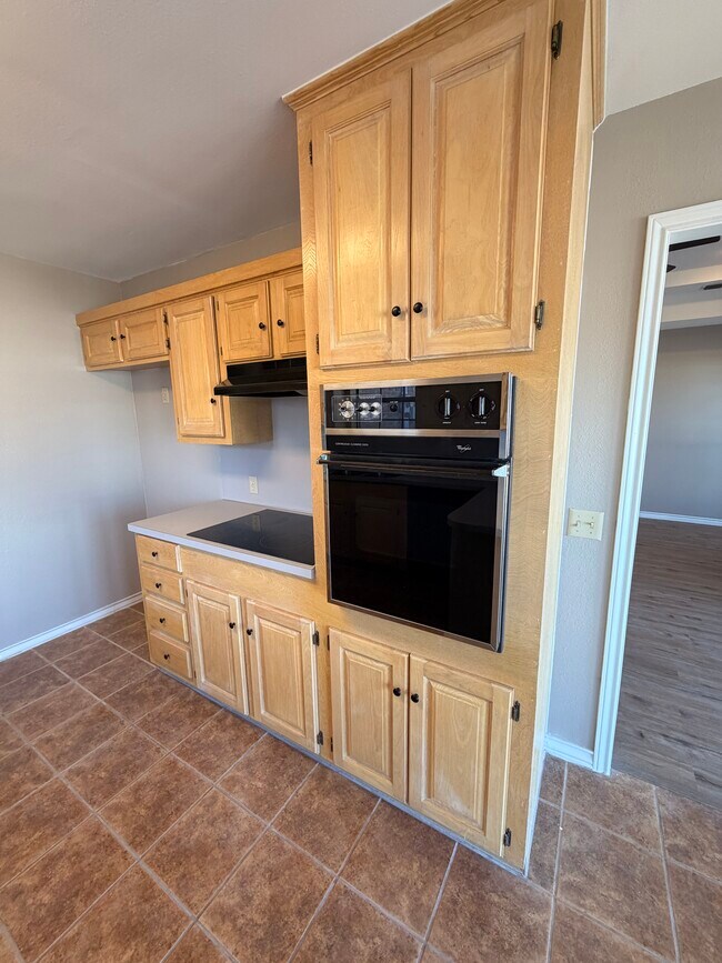 Building Photo - 111 Crestview St