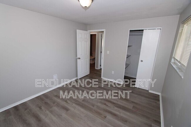 Building Photo - 2131 Kensington Dr
