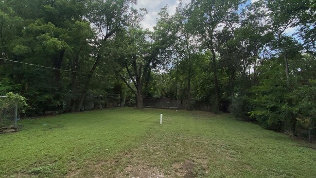 Building Photo - Freshly Painted and Ready for Immediate Move In