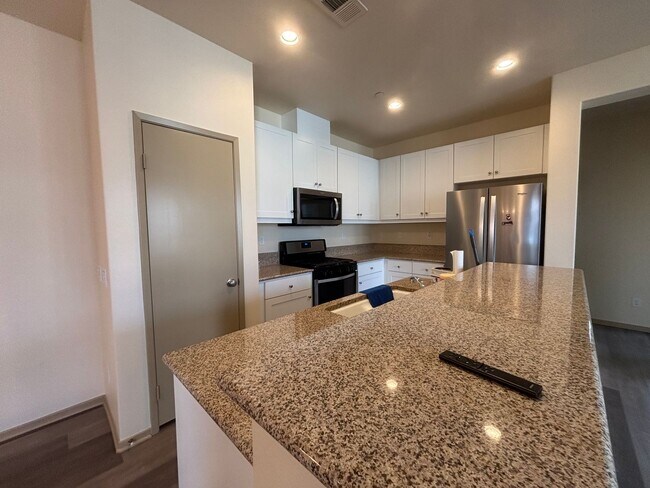 Building Photo - *** $500 Move in special if lease is signe...