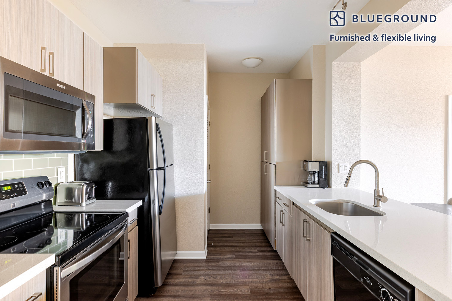 Building Photo - 5684 Bay St