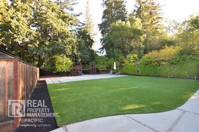 Building Photo - 3-Bedroom Retreat with Expansive Backyard ...
