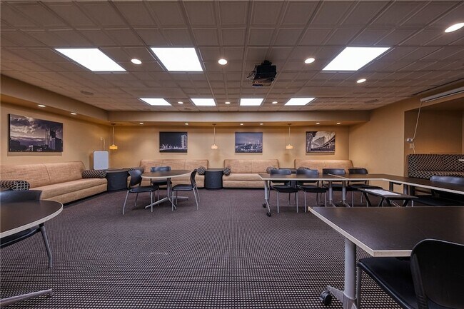 Building Photo - 320 Fort Duquesne Blvd