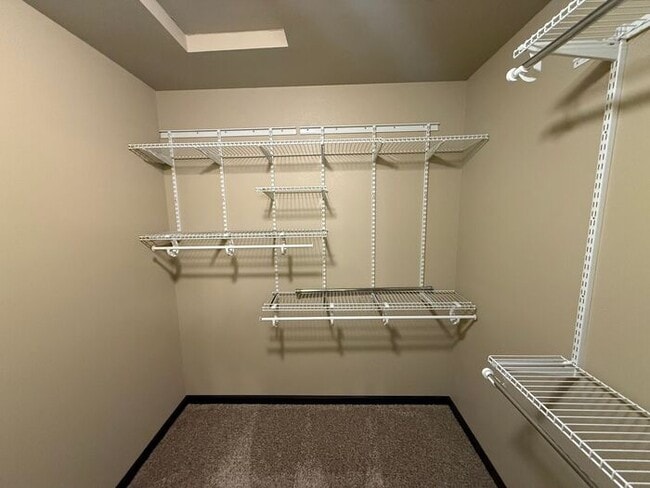 Building Photo - 713 Park Ln