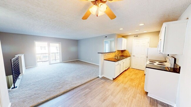 Building Photo - 5441 Cedar Springs