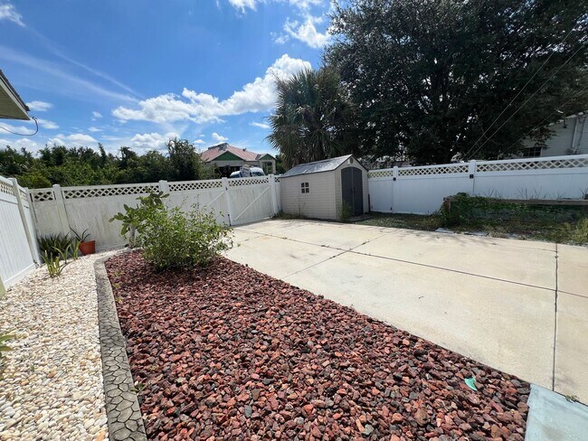 Building Photo - ($2,095) * ANNUAL ** Pool ** 3 Bed / 2 Bath - Harbor Heights  ** Single Family Home