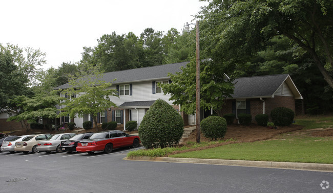 Primary Photo - Oakvale Apartments