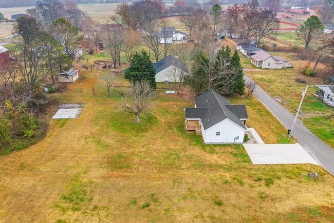 Building Photo - 205 Maple St