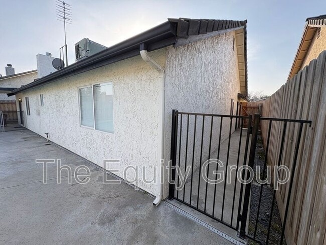 Building Photo - 3908 S Dans St