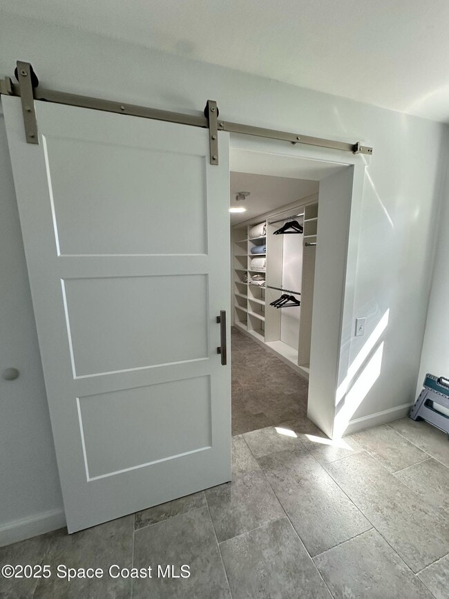 Building Photo - 302 W Osceola Ln