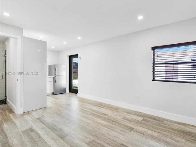 Building Photo - 4020 NW 1st Ave