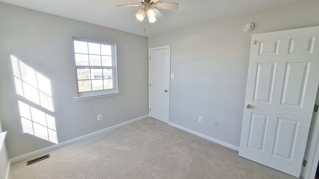 Building Photo - 3 Bed / 2-1/2 Bath Single Family Home w/1-Car garage