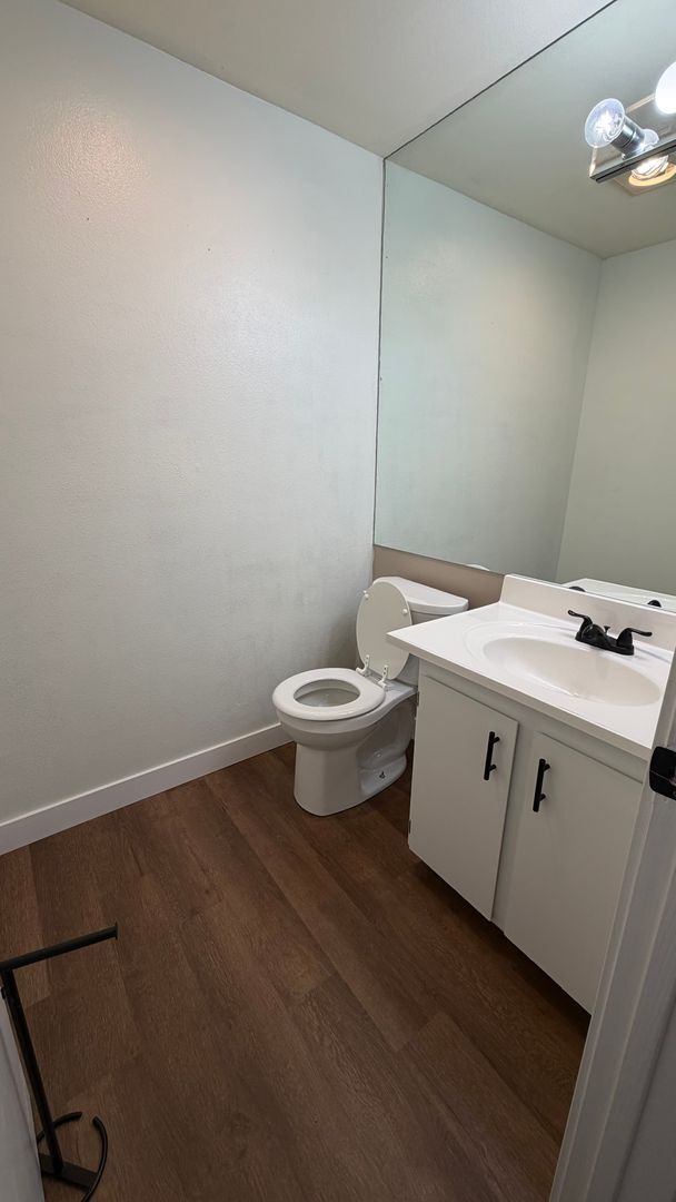 Building Photo - Updated 2BR Condo in Prime Bothell Location | Private Garage