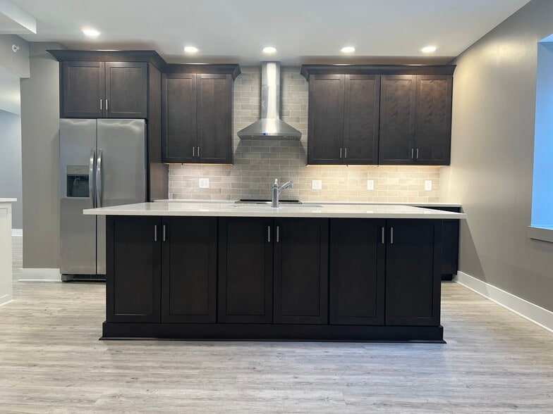Kitchen Island - Parazin Lofts