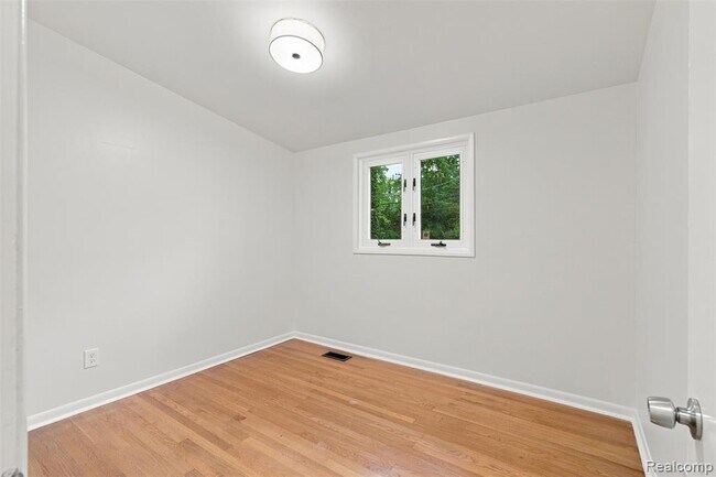 Building Photo - 1011 Brooklawn Dr