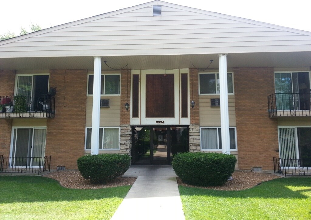 Building Photo - 8994 Kennedy Dr