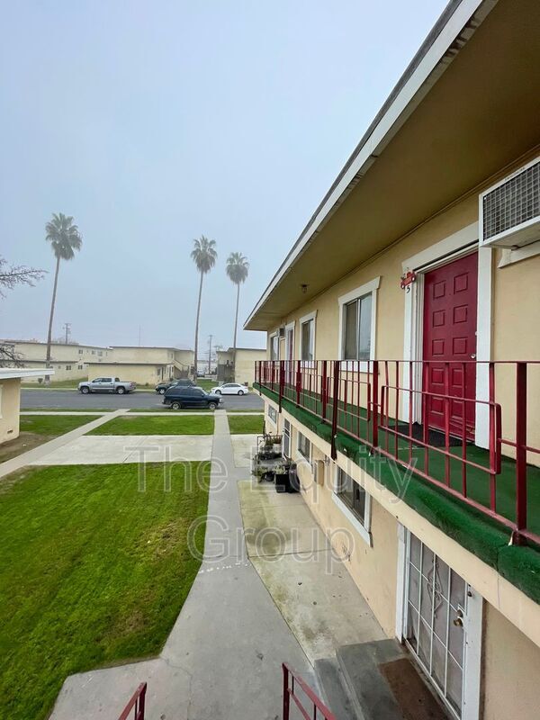 Primary Photo - 830 Davis St