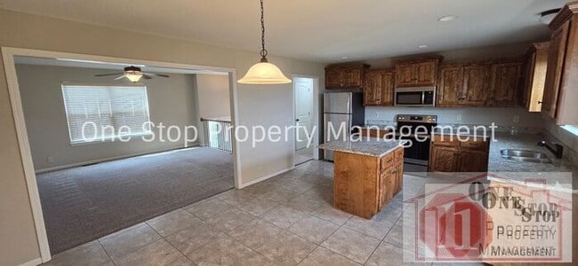 Building Photo - Beautiful 4 bedroom, 3 bathroom home in Raymore!