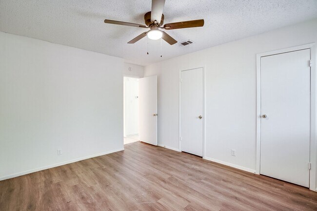 Building Photo - 907 Fieldwood Dr